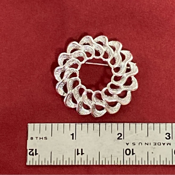 VINTAGE Silver tone brooch. - Picture 3 of 5